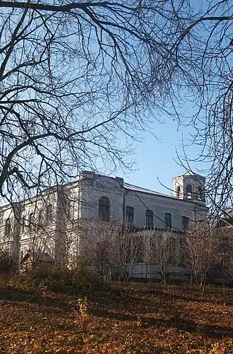 Le palais de Dzelentsi, classé, vu depuis l'aile sud.