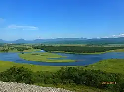 Plaine côtière de la rivière Djiguitovka près de Plastoun.