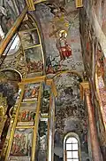 Peinture à l'intérieur de l'église-porte.