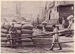 Soldats français à Odessa devant un stock de blé. Malgré la volonté d’aider les « Blancs », l’intervention est mal accueillie par la population.