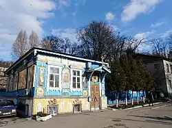 l'entré, classé.
