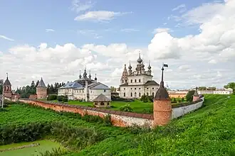 Vue d'ensemble du monastère Saint-Michel-Archange (Iouriev-Polski)