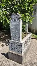 La tombe de Amet Ozenbaslı.