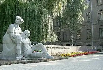 EN mémoire des étudiants morts lors de la guerre classé.