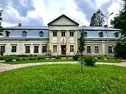 palais Poustomyty classé.