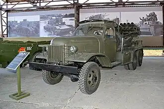 Lanceur de projectile ZIS-151 dans un musée.