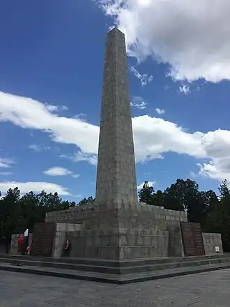 Vue de l'obélisque à la gloire des soldats russes à Sapoun-gora classéeNuméro : 85-363-9003..