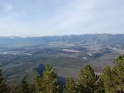 Vue de toute la moitié orientale de la steppe.