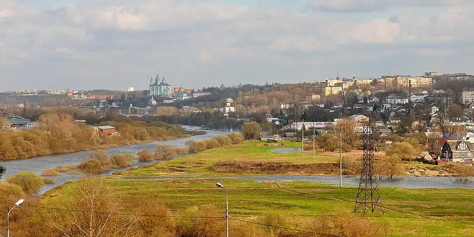 Le Dniepr et Smolensk à l'arrière plan.