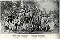Tabourine assis au milieu des officiers du 1er&nbsp;régiment de tirailleurs de Sibérie-Orientale, après la victoire de Liaoyang (Niva no&nbsp;41)