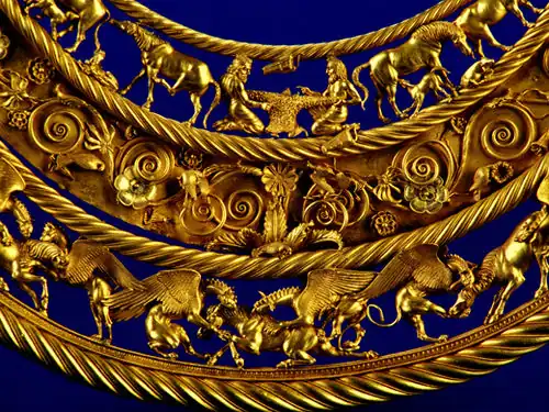 Collier-pectoral gréco-scythe en or du kourgane royal de Pokrov (ex-Ordjonikidze, Ukraine), seconde moitié du IVe&nbsp;siècle&nbsp;av. J.-C.