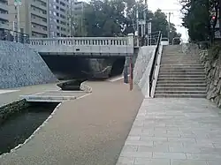 Rivière Hori et le pont Modori-bashi