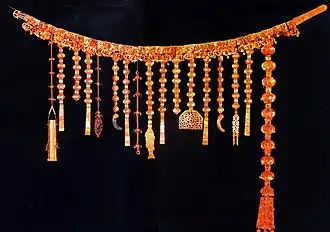 Ceinture et pendentifs en or de la tombe de la couronne en or