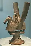 Double coupe à vin (rythons) et à figure de cavalier, sur pied ajouré. (idem) Musée national de Gyeongju