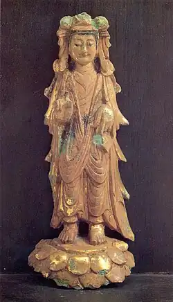 Bodhisattva. Bronze doré. Découvert à Gunsu-ri. Milieu du VIe&nbsp;siècle, période des Trois Royaumes de Corée