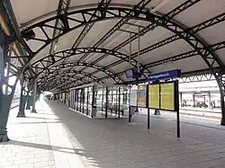 Sous l'abri métallique, 2010.