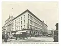 En 1893, de gauche à droite : le Fifth Avenue Theatre, le Gilsey Building et le Herrmann's Theatre.
