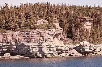 Îles, îlots, rochers, cayes, récifs