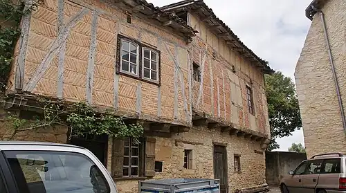 Vieilles maisons près de l'église.