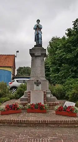Le monument aux morts.