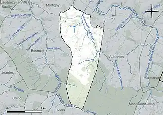 Carte en couleur présentant le réseau hydrographique de la commune