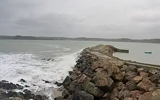 La jetée du port de plaisance.