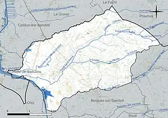 Carte en couleur présentant le réseau hydrographique de la commune