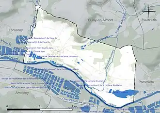 Carte en couleur présentant le réseau hydrographique de la commune