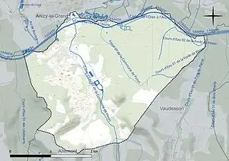 Carte en couleur présentant le réseau hydrographique de la commune