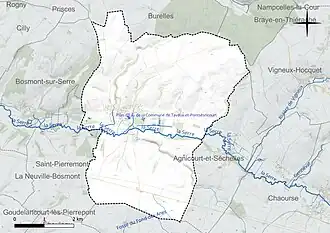 Carte en couleur présentant le réseau hydrographique de la commune
