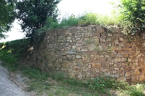 Élément d'enceinte du château.