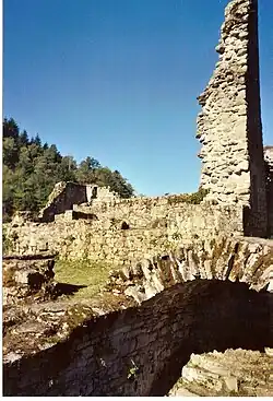 Dans le château de Gimel.