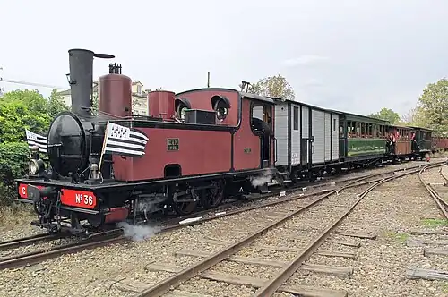 La 030T no&nbsp;36 devant le fourgon no&nbsp;D370 au MTVS.