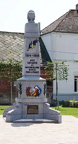 Le monument aux morts.