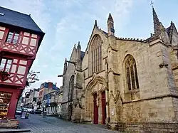 Basilique Notre-Dame du Roncier : façade ouest.