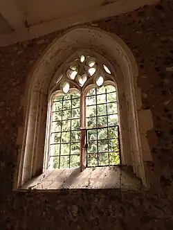 Fenêtre de la Chapelle Saint-Éloi.