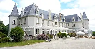 Le château de Kervoazec vu du sud-ouest (façade avant).