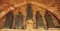 Coat-Méal : église paroissiale Notre-Dame-des-Sept-Douleurs, porche, statues 1.