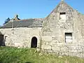 Plounéour-Ménez : Kermorvan, ancienne maison de Julod 3 (apotheis visible)