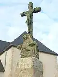 Calvaire et pietà sur une stèle romaine christianisée.