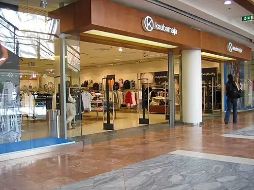 Entrée du grand magasin depuis le Viru Keskus en 2007