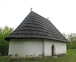 La façade nord et le chevet.