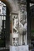 Faune sur un portail maniériste à Milan.
