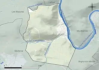 Carte en couleur présentant le réseau hydrographique de la commune