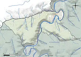 Carte en couleur présentant le réseau hydrographique de la commune