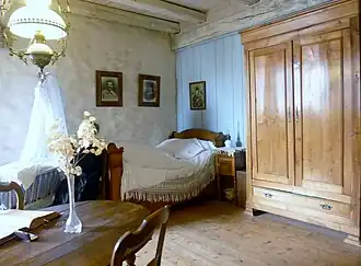 Intérieur traditionnel d'une maison du Cap Sizun, la chambre à coucher (Maison du marquisat, Pont-Croix).