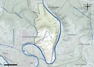 Carte en couleur présentant le réseau hydrographique de la commune