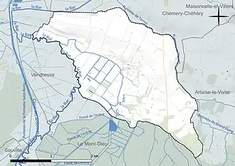Carte en couleur présentant le réseau hydrographique de la commune