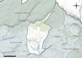 Carte en couleur présentant le réseau hydrographique de la commune