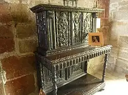 Vue intérieure, bahut, oratoire, salle noble.